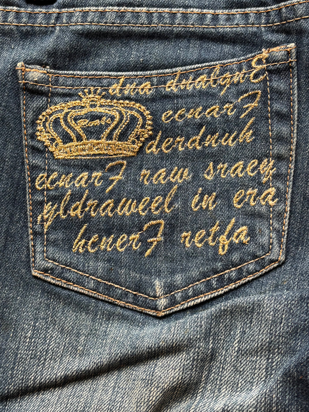 Low-Rise Embriodered Denim Capris
