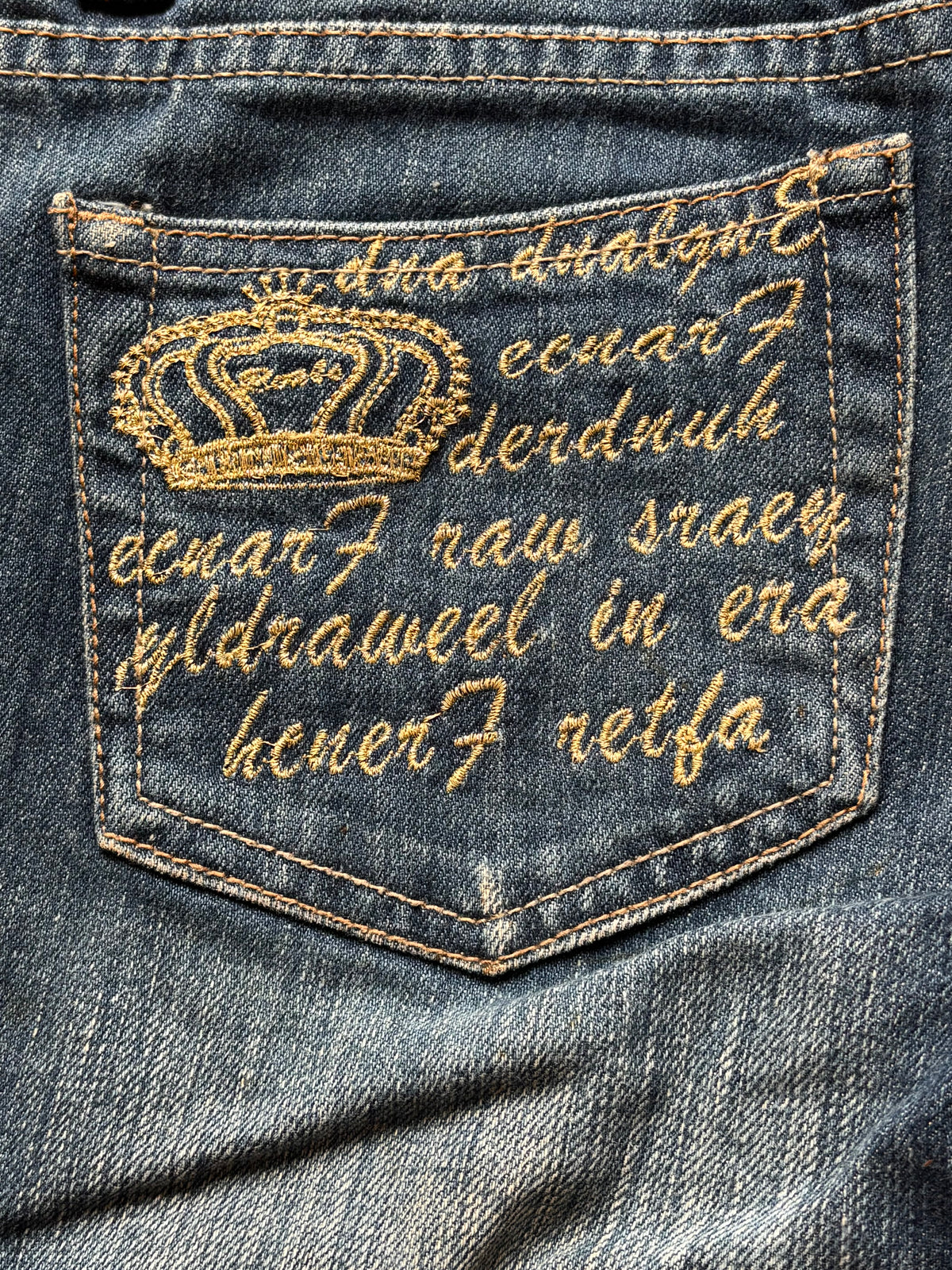 Low-Rise Embriodered Denim Capris