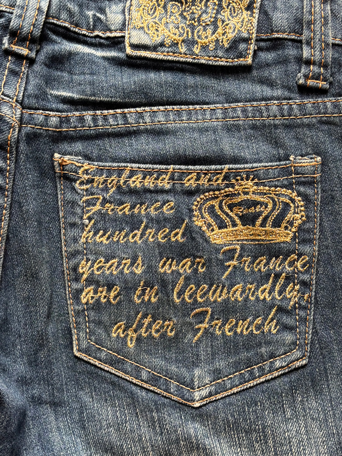 Low-Rise Embriodered Denim Capris